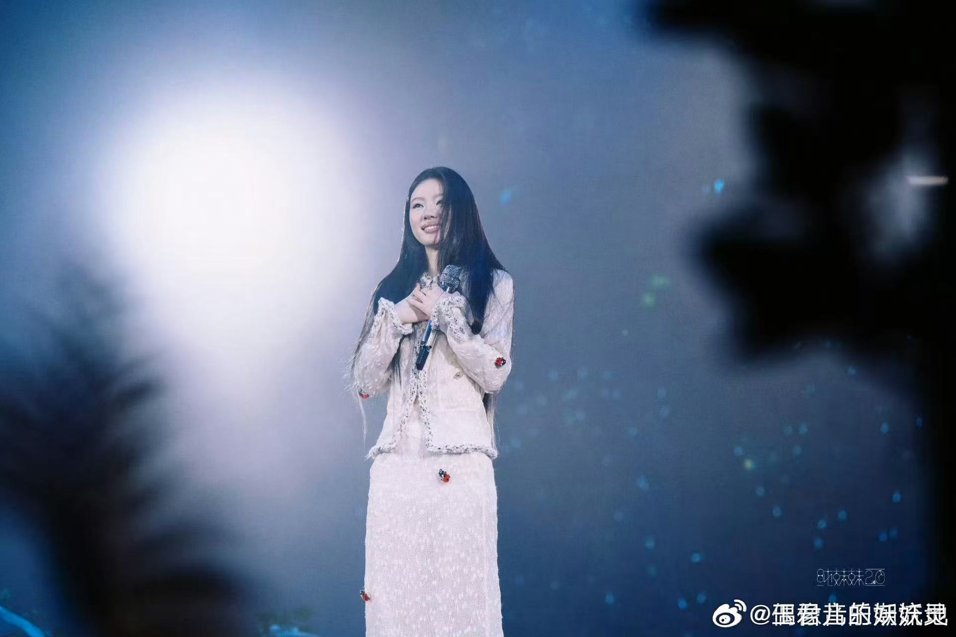 单依纯能超越单依纯CD的是单依纯现场比单依纯CD更权威的是单依纯现场 很难见到录