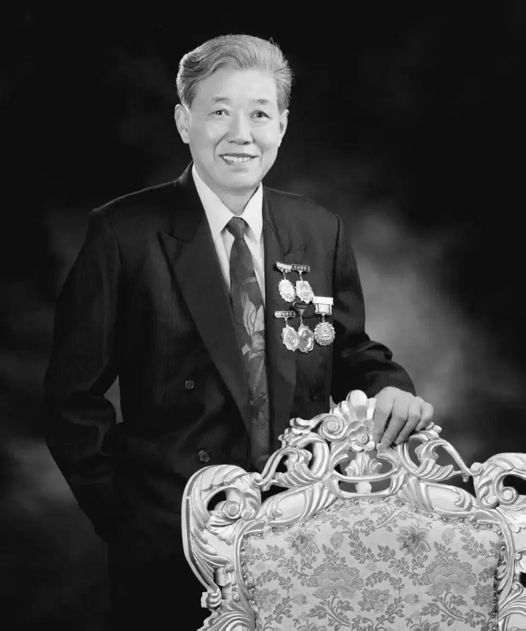 新中国“0001号”高级技师刘海珊逝世 一张编号0001的高级技师证书，见证了一