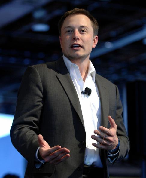 马斯克放话！
2026 年 AI 就成 “人”，
我直接慌了！


马斯克说了个