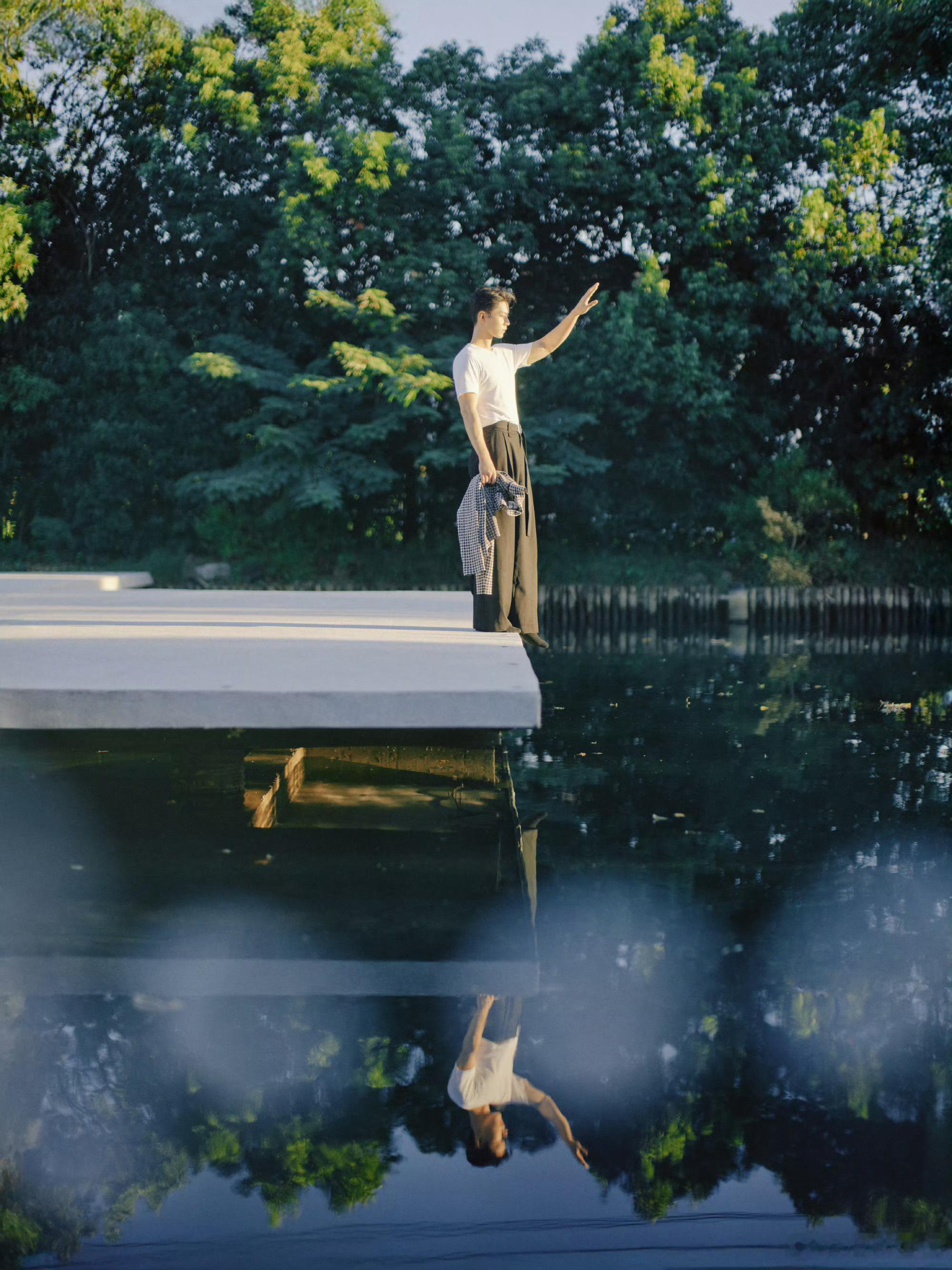 肖战入选2025年亚太行业先锋领袖榜单肖战的破圈之旅，从未停止！当别人还在争抢时