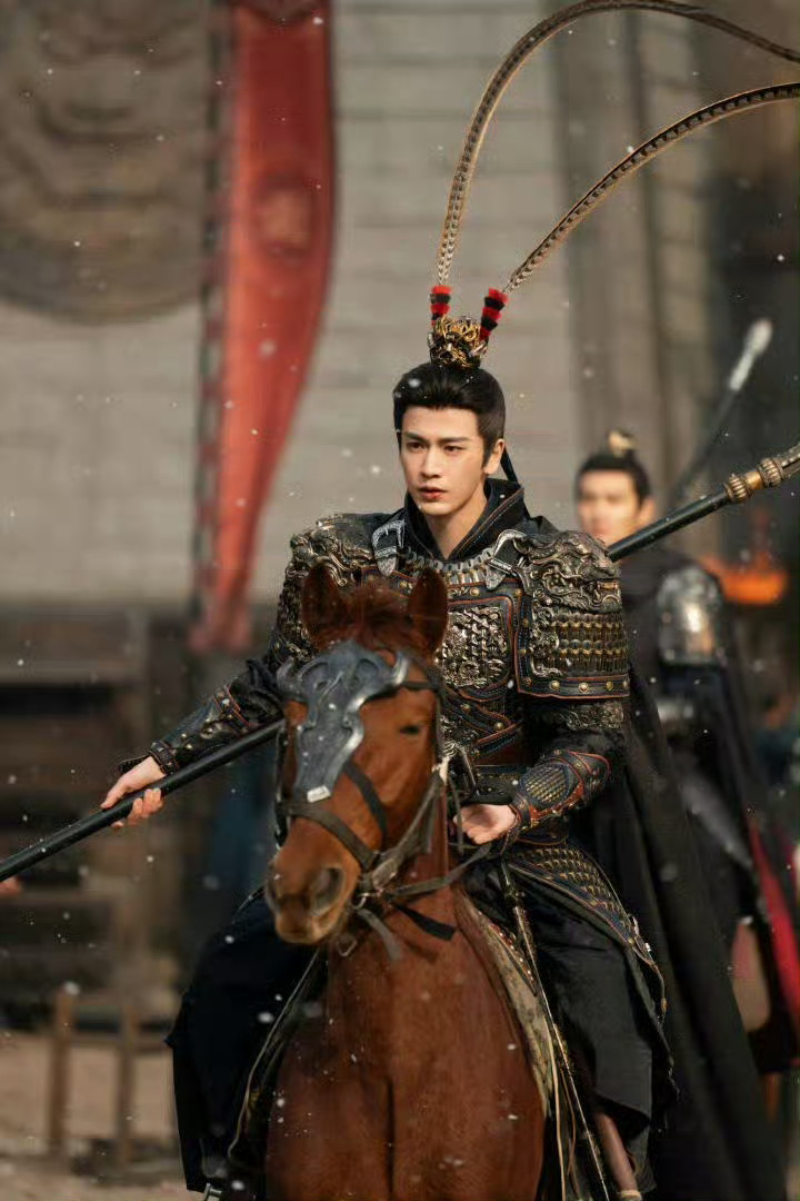 逐玉云合集均超5000万 张凌赫、田曦薇《逐玉》有效播放集均超5000万，牛！逐