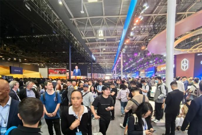 中国智驾在北京车展定义全球标准4月24日至5月3日，2026北京国际汽车展览会在