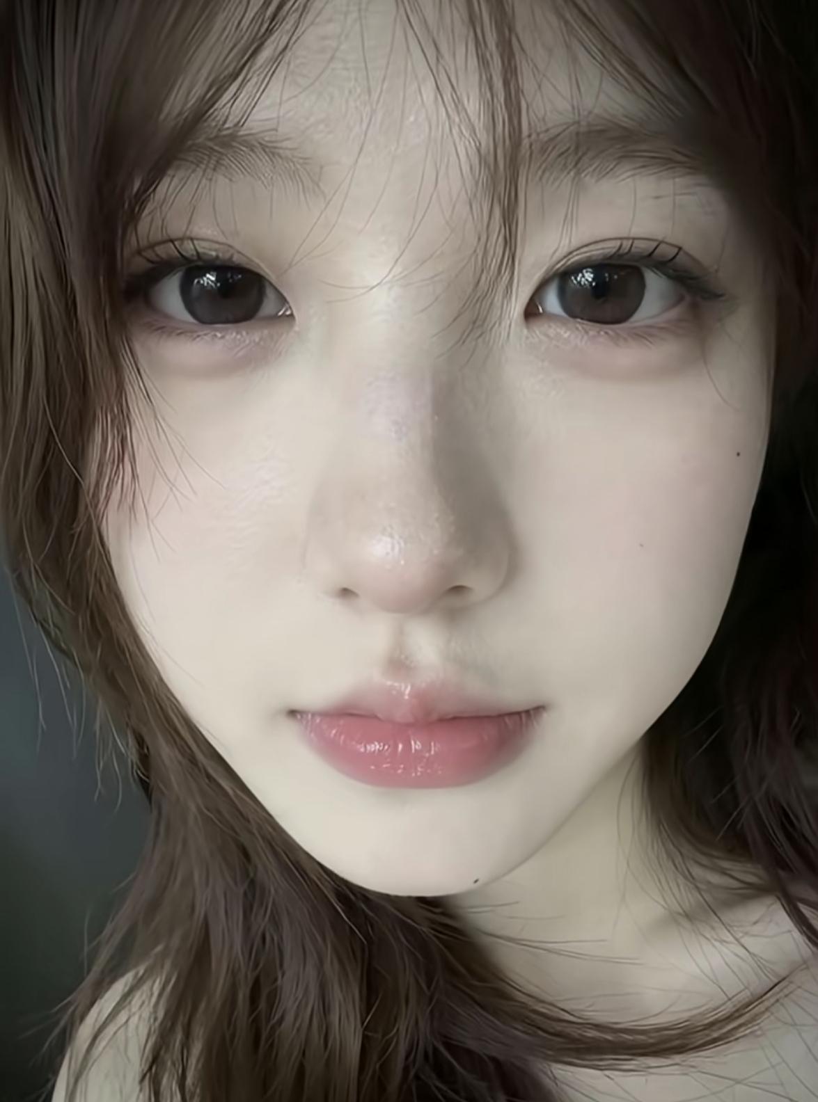 多巴胺女孩，怼脸照少女感微笑女孩