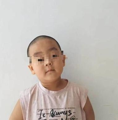 山西，4岁小孩小杰突然失联，整整消失了24个小时。警察和全村村民连夜进山搜寻，好