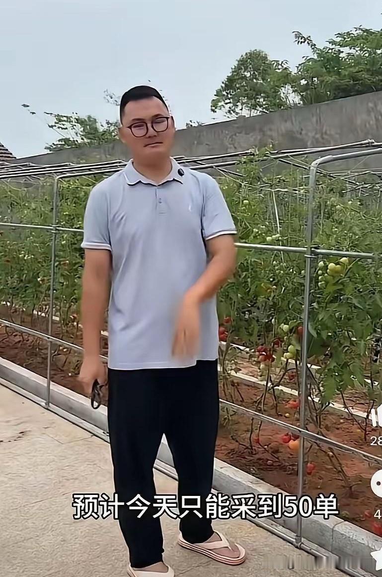 这样的生活真美
小二娃直播卖货了，卖的货都是自家的瓜果蔬菜，直播间看得见小二娃的
