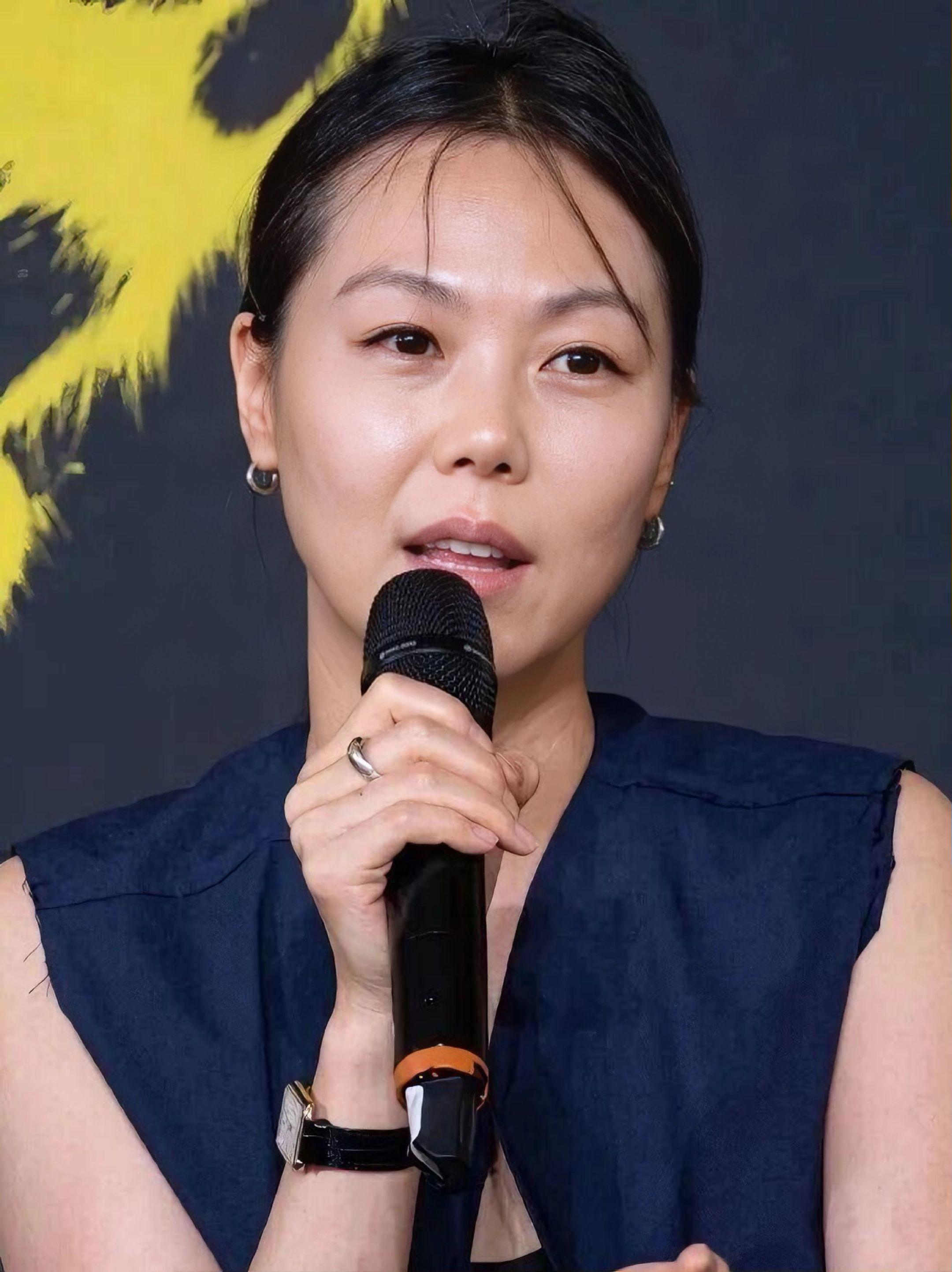 她五官不算惊艳，却被称作南韩蛊后。 爱过她的男神久久走不出来，可一段感...