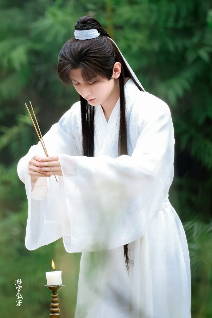 成毅《赴山海》一身白衣的萧秋水好仙气好有破碎感[抱一抱] ​​​