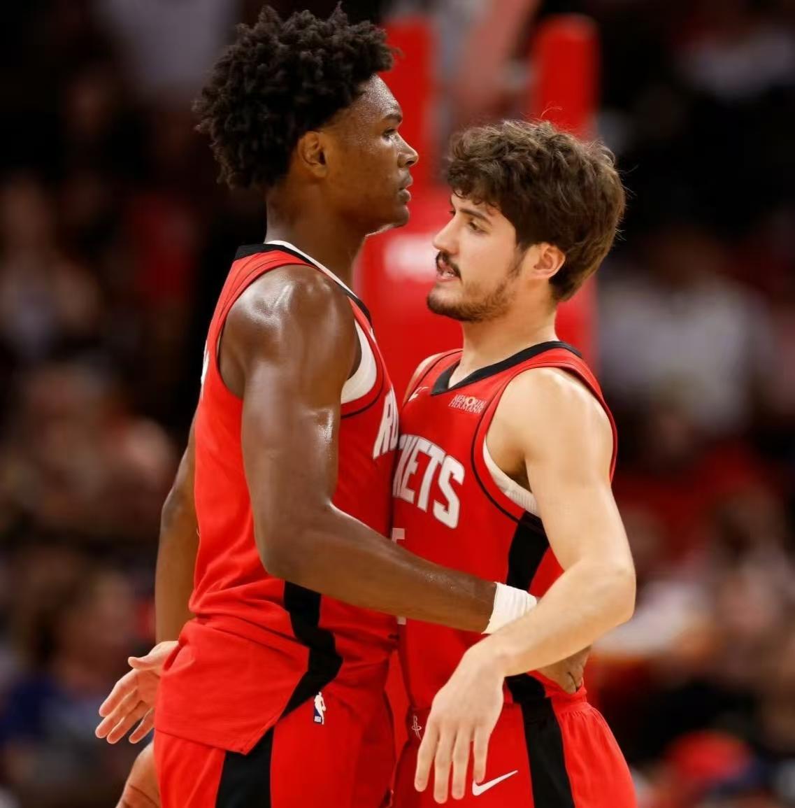 重用+考察！谢泼德能否接住这泼天的富贵？
NBA新赛季开赛在即，火箭官方明确不会