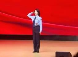 汤国华生前是刑警，女儿汤淑琦如今是一名交警。父女胸前曾佩戴同一个警号062395