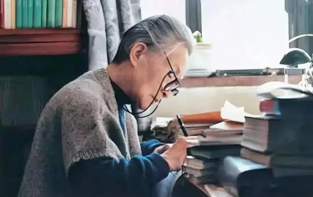 杨绛先生说：一个人经过不同程度的锻炼，就获得不同程度的修养、不同程度的效益。好比