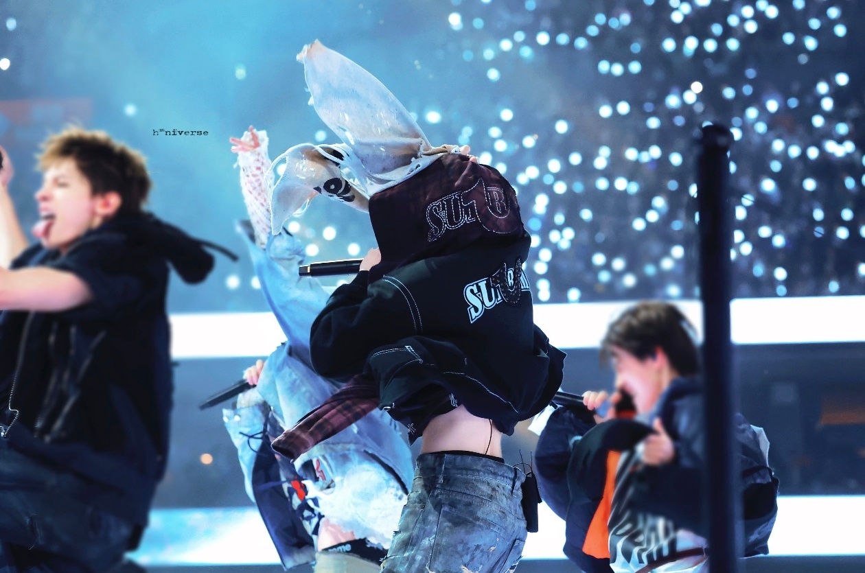 “哥哥的腰不是腰 是夺命的弯刀” 