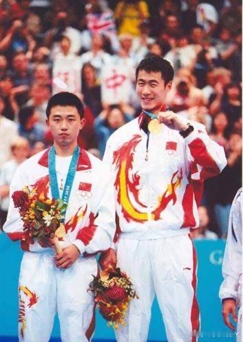 我们现任领导的第一枚奥运会金牌就是悉尼奥运会男双金牌是从孔刘手里虎口拔牙拿下的他