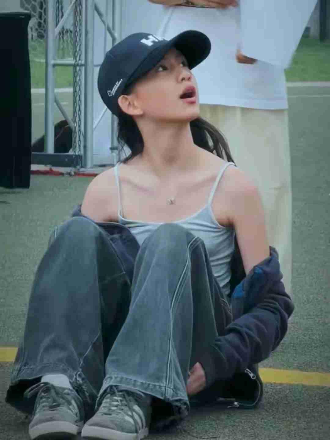 孙莉晒多妹音乐节日常，12岁模样亮眼自带爱豆气场！
 
5月17日，孙莉在社交平