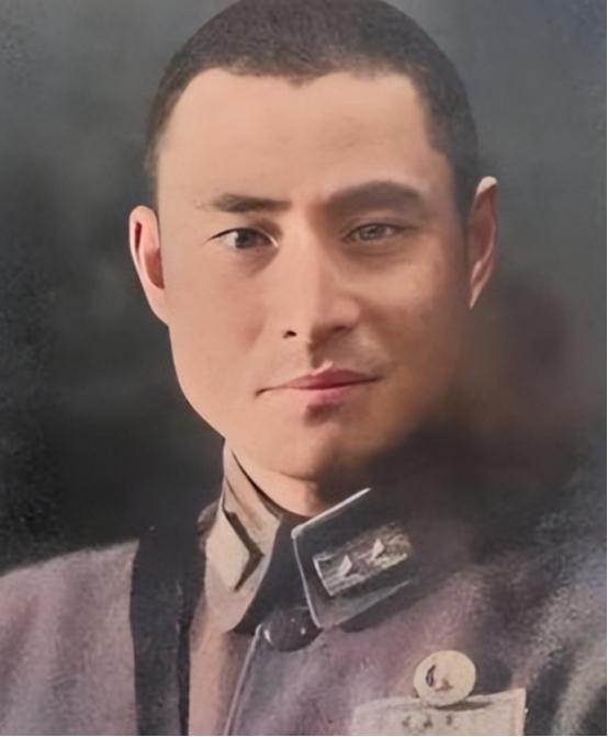1975年，蒋介石得知黄维被特赦的消息后，立刻邀请他前往台湾，不仅补发了他被俘2