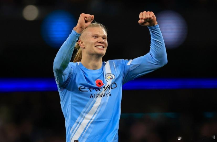 前英超前锋迪尼在《太阳报》个人专栏发布了文章，点评了英超球员模仿哈兰德喝牛奶的行