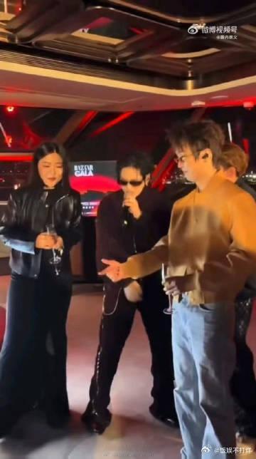 周震南搂着苏翊鸣唱BBB 看到这一幕，不禁惊叹：原来奥运冠军和rapper的联动