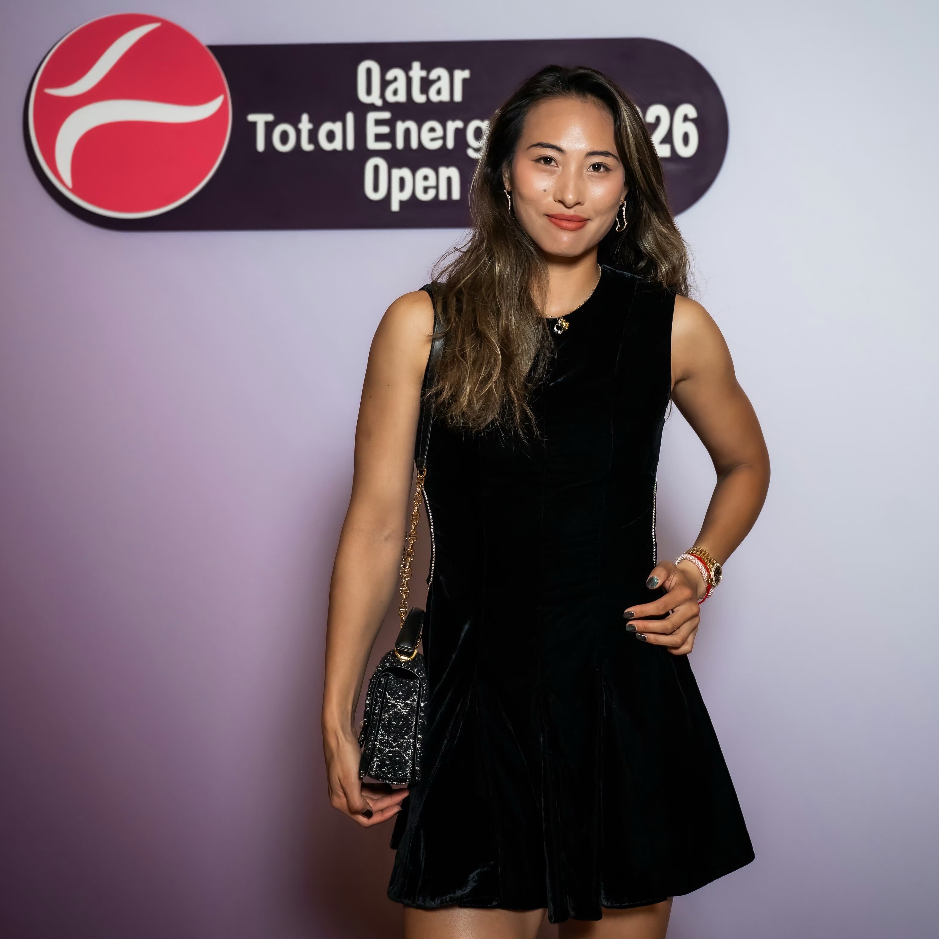 明日多哈赛程出炉，王欣瑜2号球场第一场，郑钦文复出首秀1号球场第三场！期待两位金