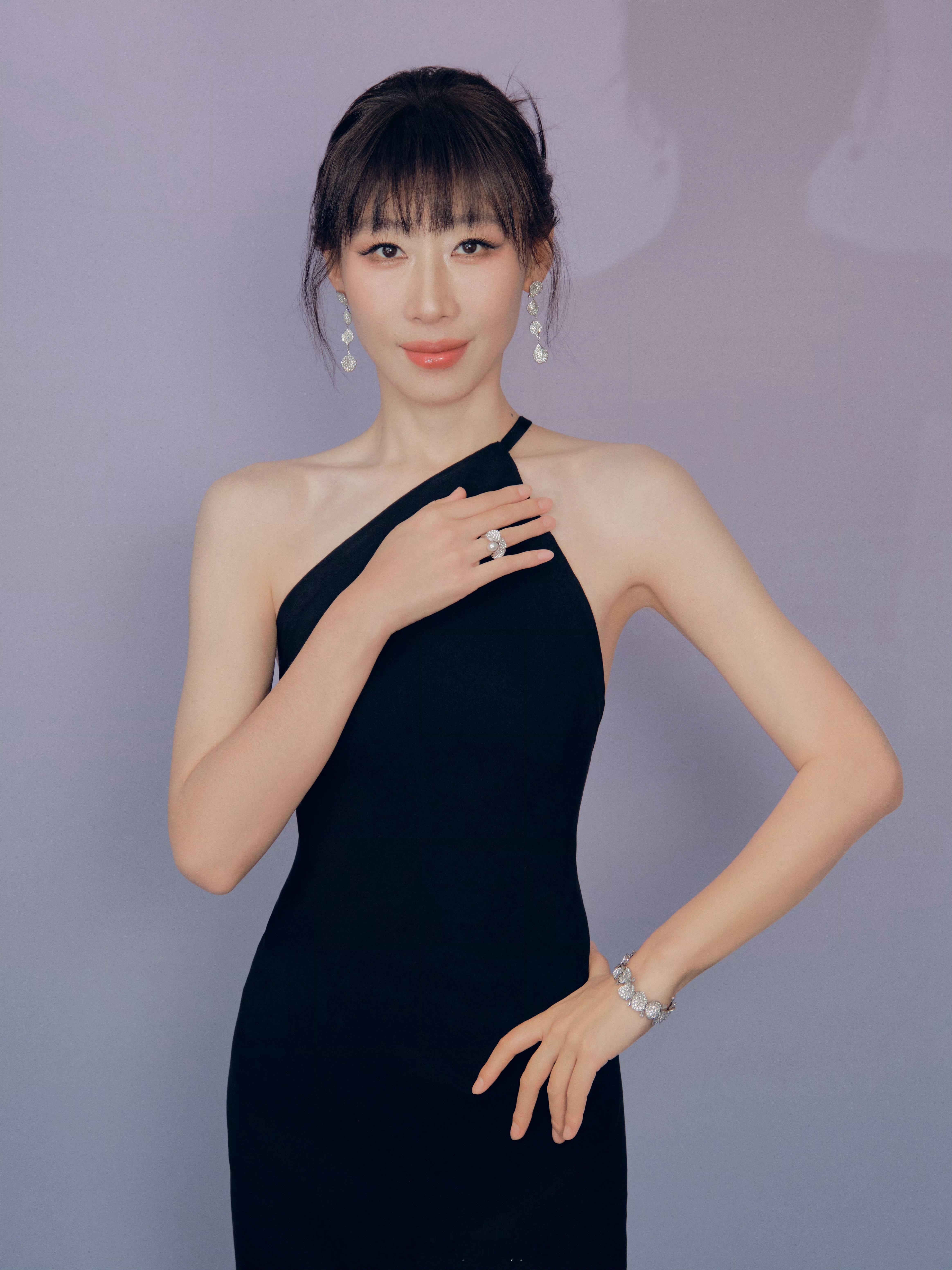 电影《杰出女性》主演：任素汐 出品：麦特影业导演、编剧：易术开机时间：8月底电影