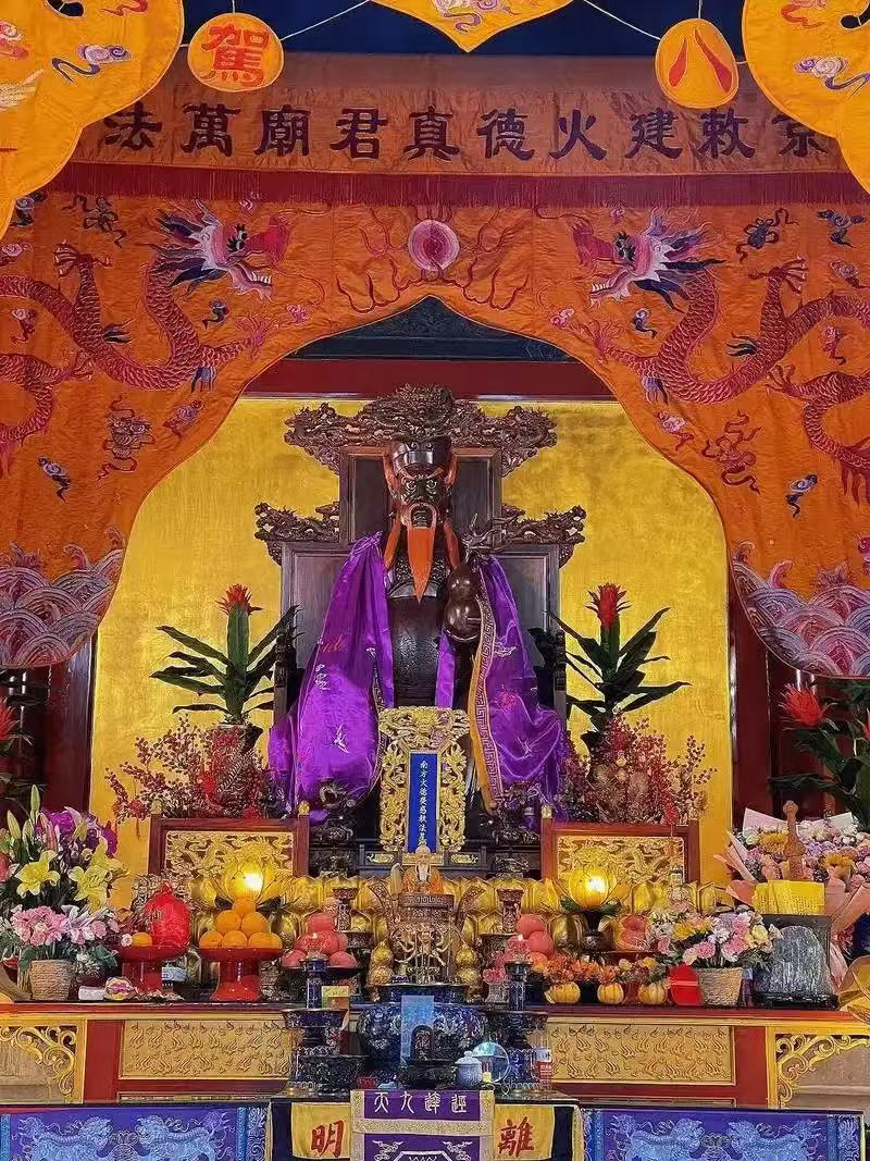肖说道老肖漫谈初心易学 赫赫祝融君，高居南斗傍。离光昭四野，炎德镇八荒。 