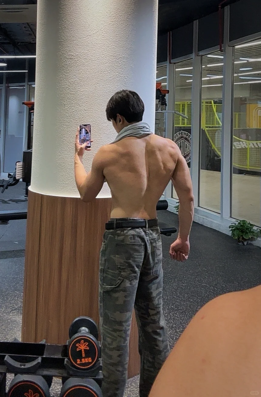 191丨94kg 穿衣和脱衣应该还是有点区别的吧