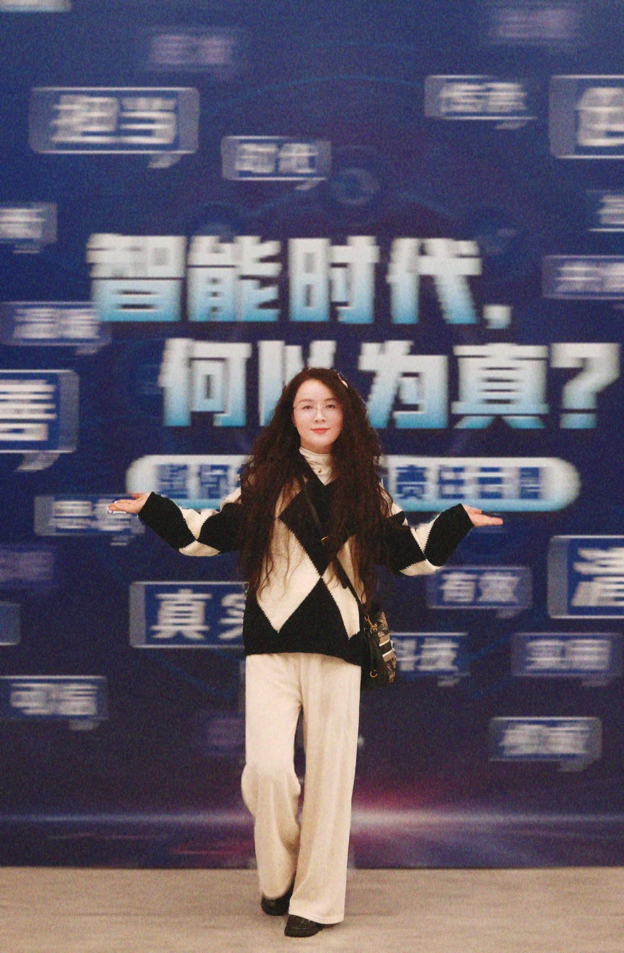 沉浸式打卡2025中国新媒体大会，现场被“智能聚力 系统变革”的浪潮震动！
 长