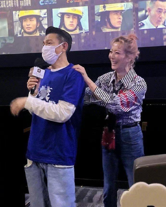 刘德华郑秀文同框  哇哇哇，《焚城》里刘德华郑秀文同框，真的很好看！ 