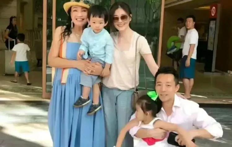 大S曾经是一个生活幸福的女人，有一个体贴的丈夫和两个孩子，而且婆婆也不干涉他们的