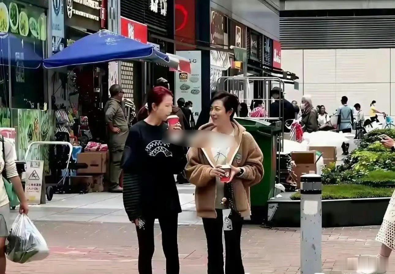 香港的路人都不追星吗？竟然没人要签名 