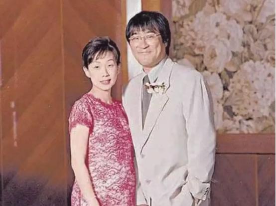1994年，李宗盛婚内爱上林忆莲，两人为了寻求刺激就悄悄同居，结果没多久，林忆莲