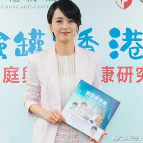 梁咏琪说郭富城有心有力梁咏琪说自己有一个小孩满足了 昨日活动采访时恭喜第三次当爸