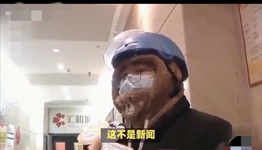 成都外卖小哥，26岁感染艾滋病，小哥面对大夫挺伤心，眼角流着泪，出门在外，一定要