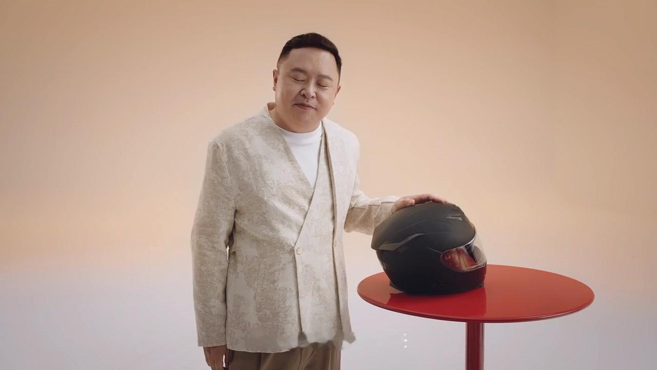 阎鹤祥这两句说得挺好，既有奔赴远方的热爱，更有守护家人的热爱，这也是大部分人买车