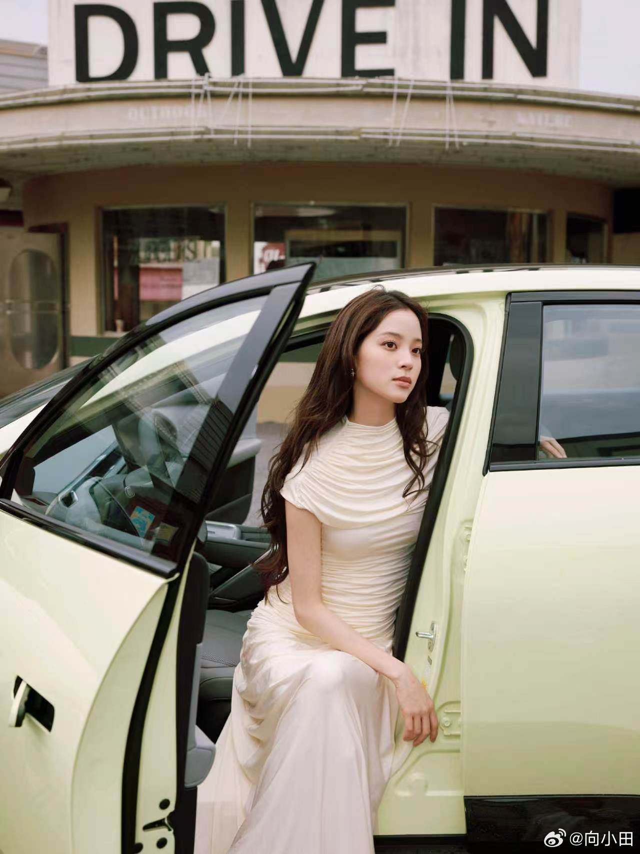 刚才看了下AI智能纯电轿跑2026款小鹏MONA M03的定价，不同版本基本在1