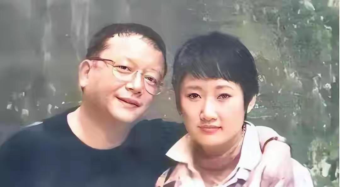 王刚和前妻成方
园的一张照片