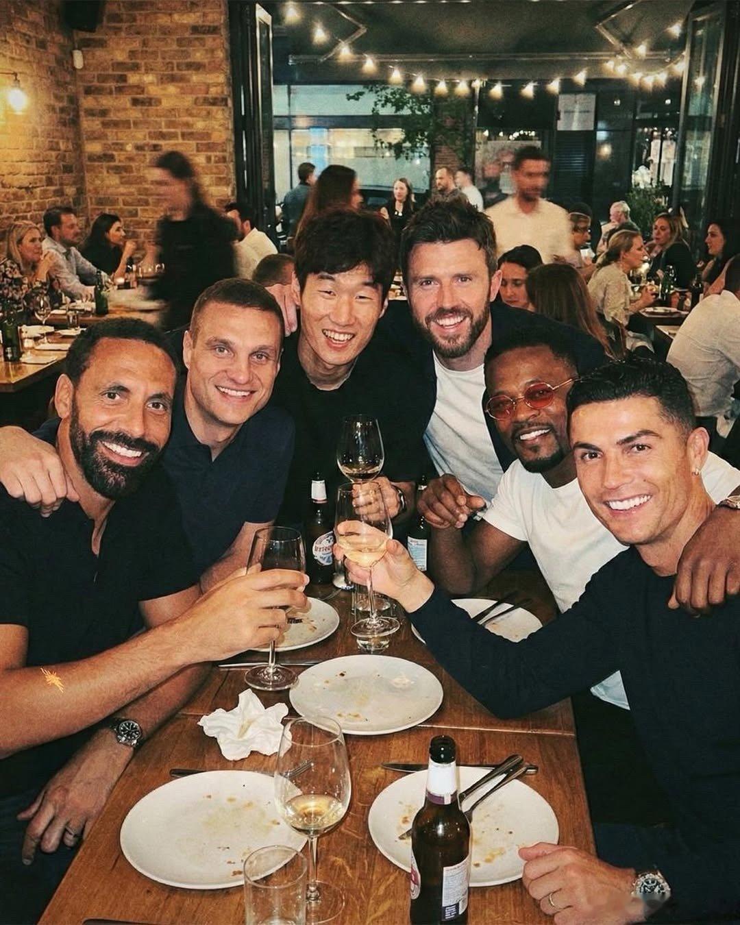 曼联现在要是有这几位，冲击三冠王！！曼联英超联赛