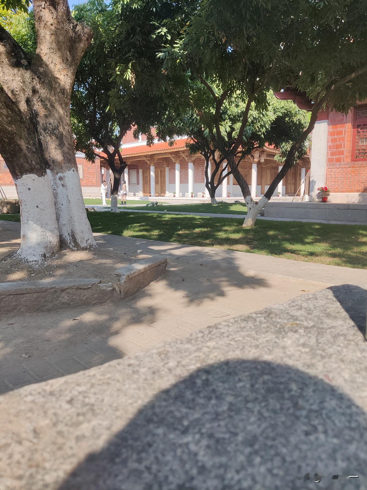 黄金疯了
上轮大宗商品价格传导顺序是：
金-银-铜-铝-油-米-猪

本轮呢？