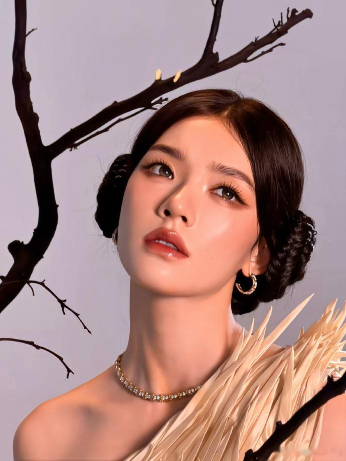 王崇给林允化的白金雀神妆林允白金雀神妆 简直就是美的我一大跳，王崇给林允化的白金