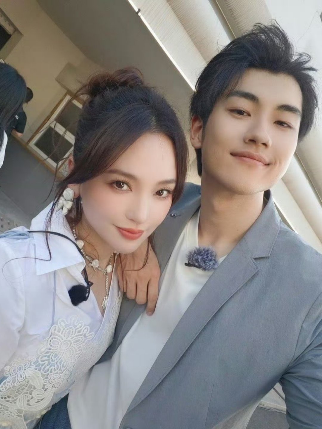 金莎孙丞潇稳稳的幸福 妈妈级女友金莎与儿子级男友孙丞潇的恋情被网友非议多年，两人