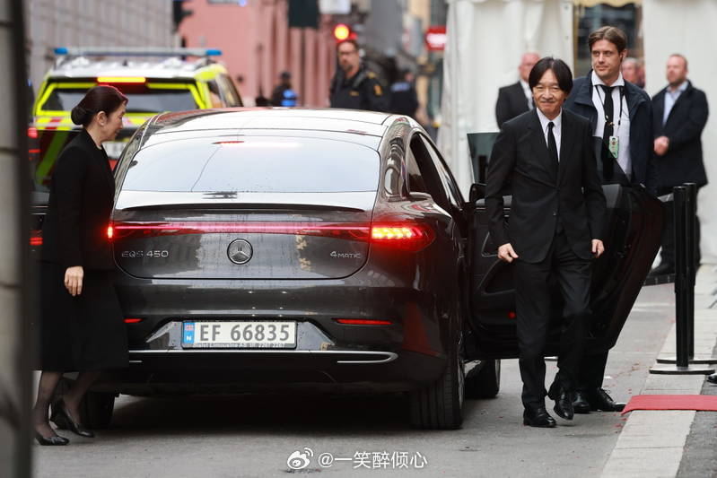 各国王室成员陆续抵达奥斯陆，挪威王室昨晚在皇宫给来参加国葬的宾客办晚宴。 