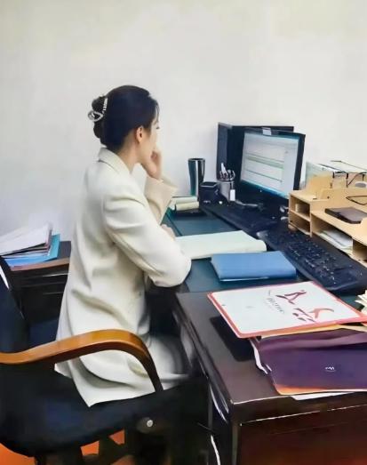 优质的婚姻，从来不是靠运气撞来的，而是优质平台自带的圈层红利。
我表妹在市区住建