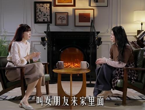 【李嘉格见男友父母】李嘉格男友妈妈回应年龄差近日，李嘉格在访谈中分享见男友父母的