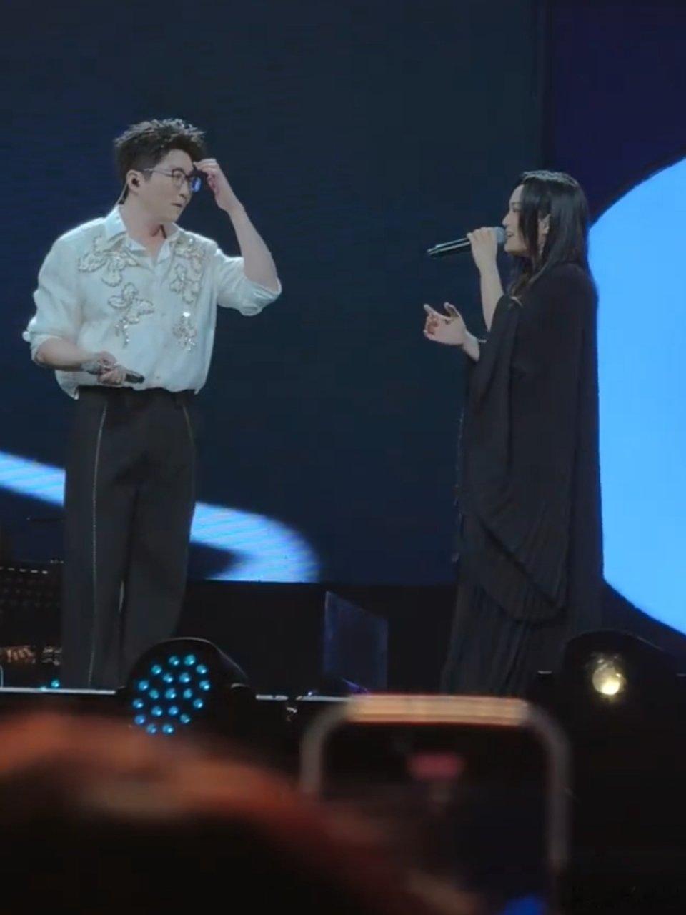 毛不易北京演唱会嘉宾是徐佳莹 去年徐佳莹演唱会嘉宾是毛不易，今年毛不易演唱会嘉宾