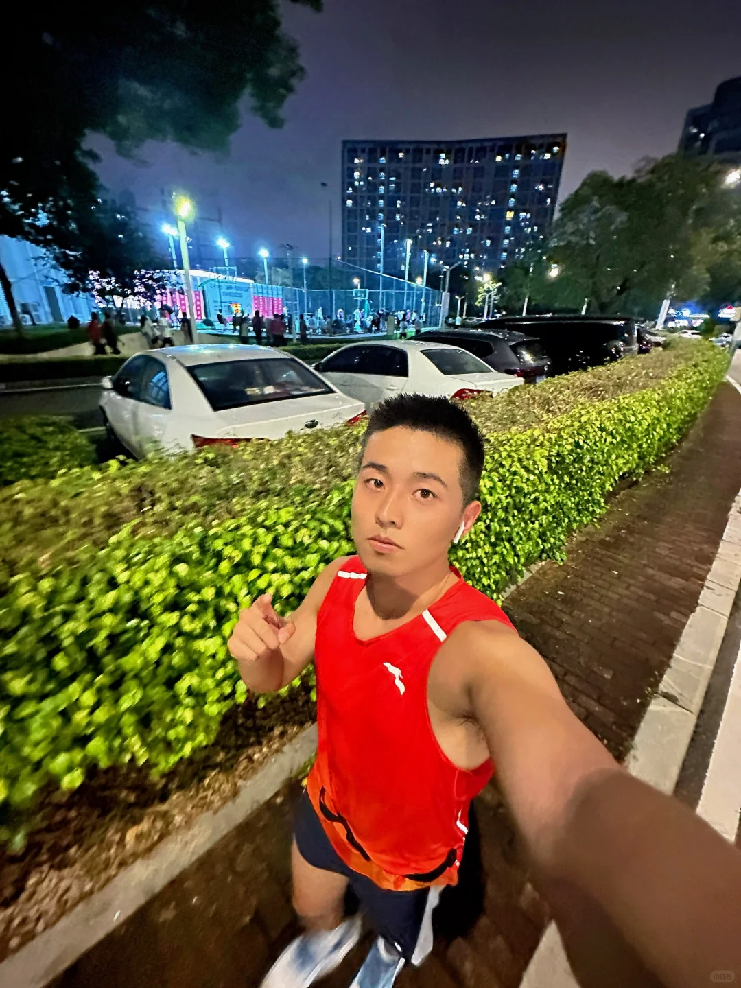 跑步10k|在我所热爱的生活里闪闪发光
在忙碌的生活工作中，
找到一些每天坚持的...