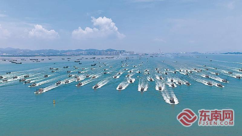 福建8000多艘渔船号笛长鸣、拔锚出海，本是正常的耕海作业，隔壁的日本政府却如临