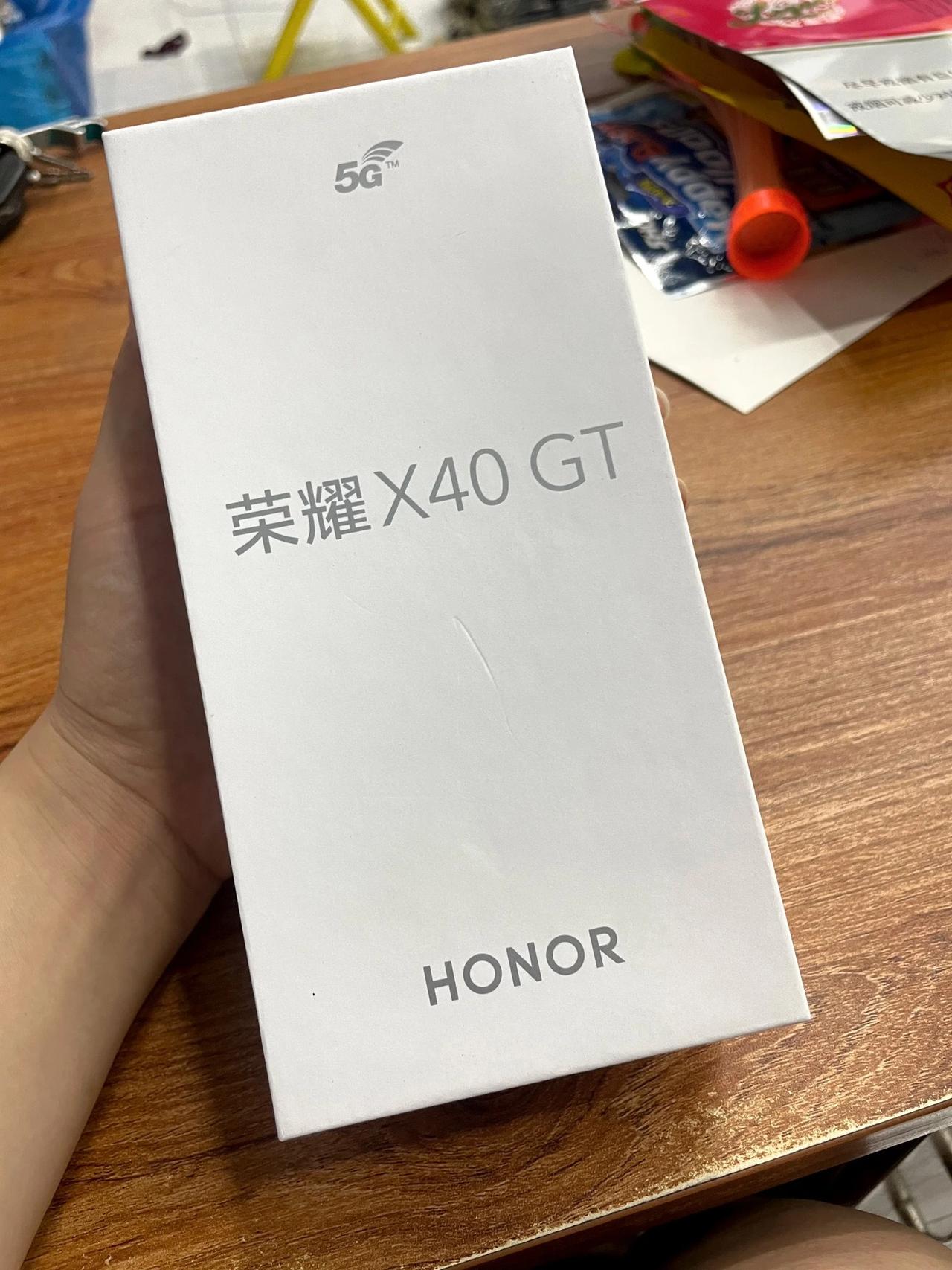 不到2千的游戏手机，荣耀X40 GT其实不错，还可以选512G大存储。

曾经的