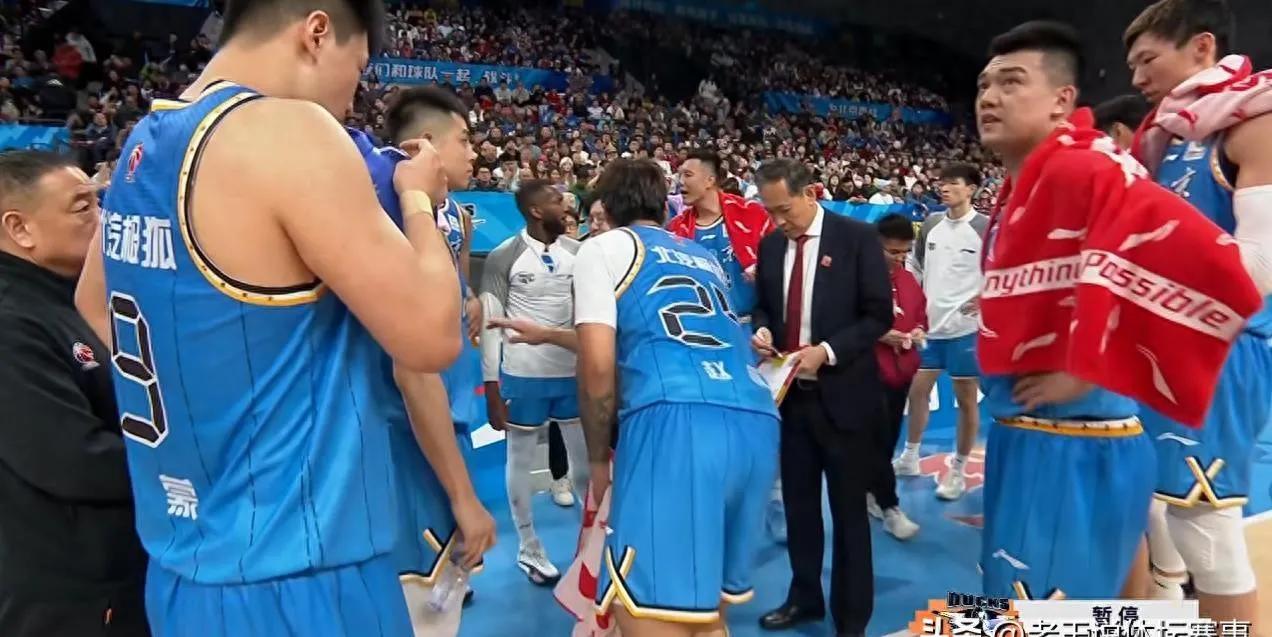CBA第九轮：爆冷，危机，谁能笑到最后
广东宏远输了，输给北京，输了31分，徐杰