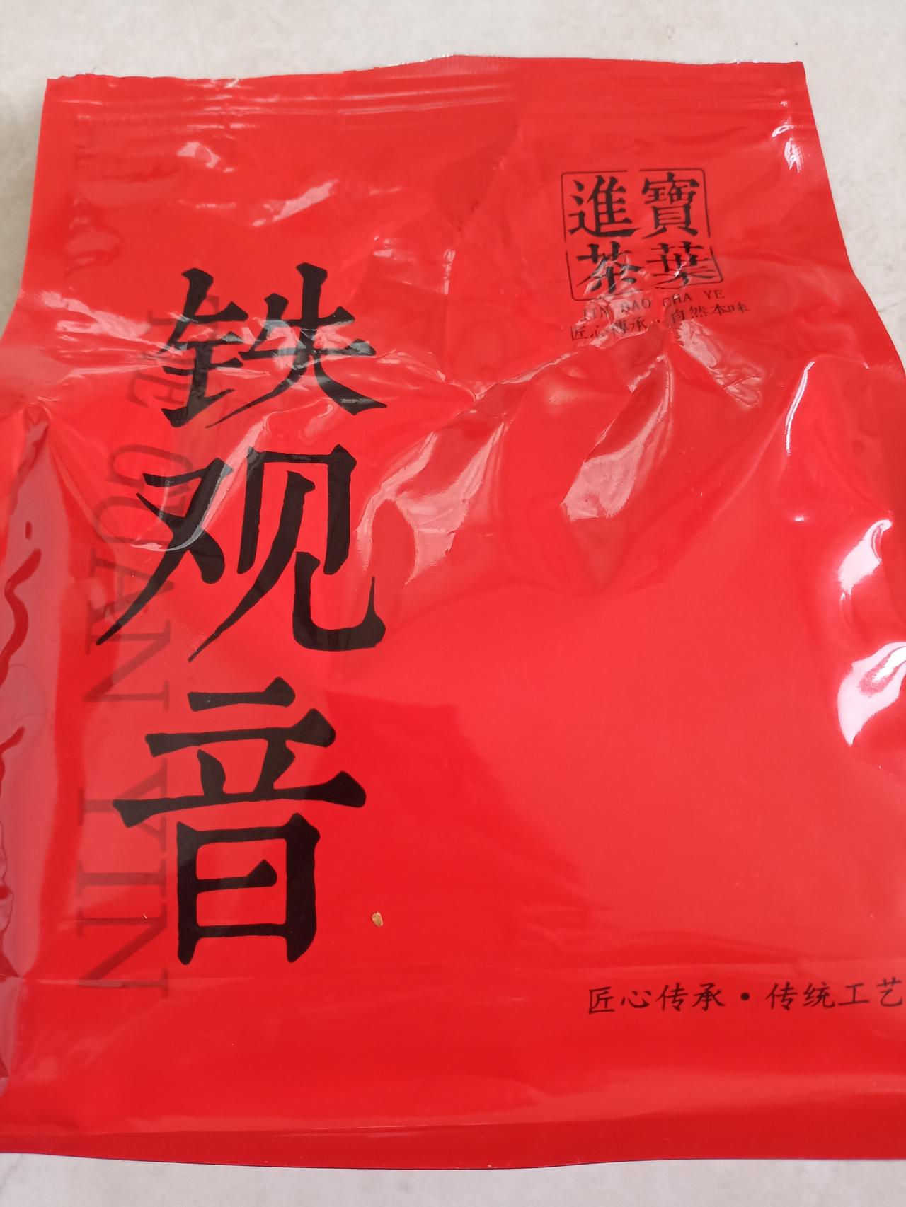 铁观音泡茶有什么讲究？
看到网上说讲究颇多。
选水以山泉水为佳，能激发茶香。水温