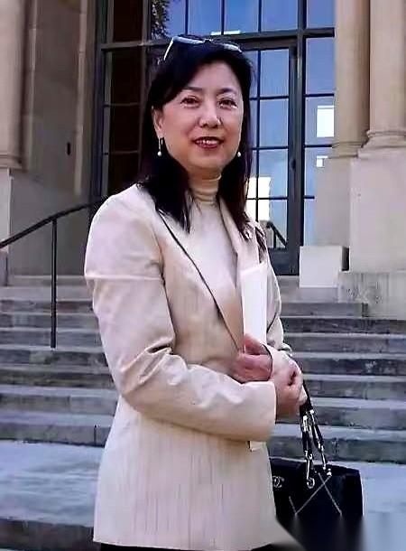 蒋家台面上的女人，只有一个。
她叫蒋方智怡，76岁，蒋万安的三婶。
在丈夫蒋孝勇