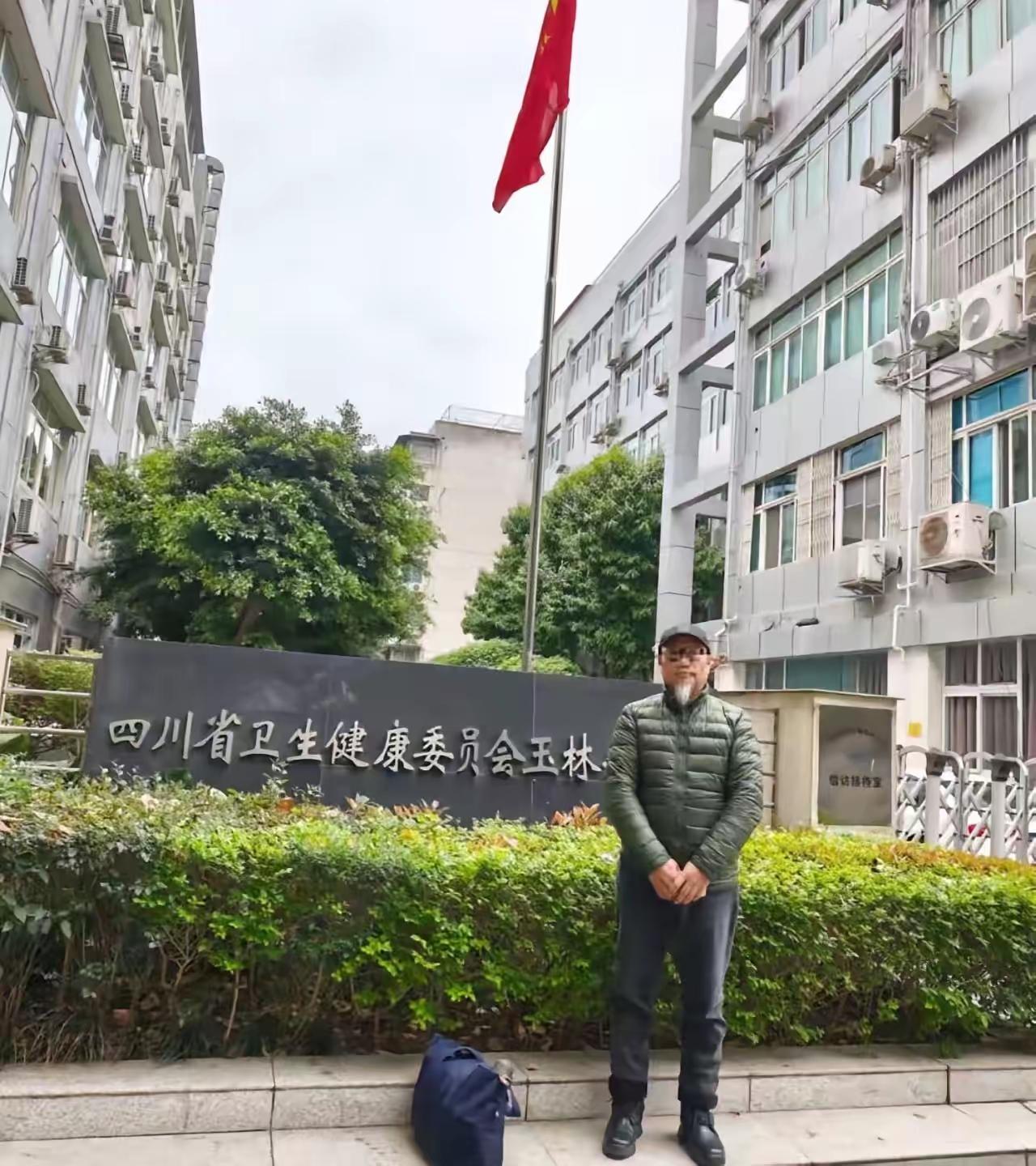 这件事的核心结论是：5万是法定最低处罚，10万是因逾期加罚，执法合规，当事人的“