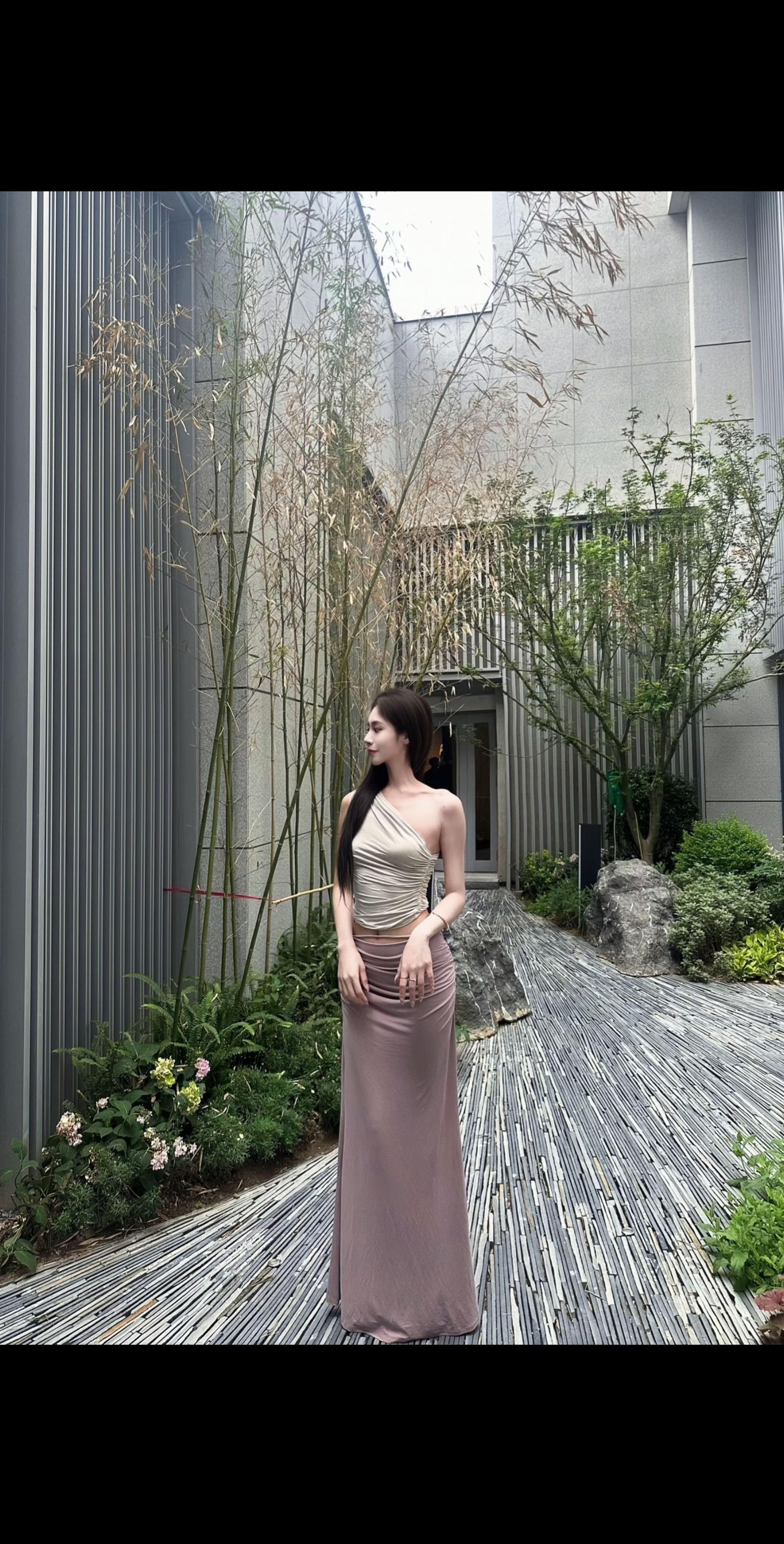 平生一顾，至此终年